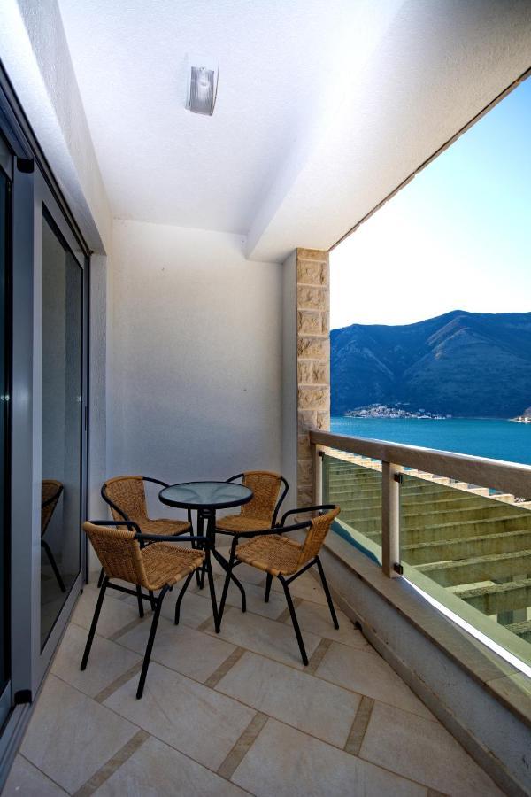 Apartment Dobrota Tomici  ภายนอก รูปภาพ